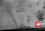 Standbild Riverside Geyser Wyoming United States USA, 1936, aus Sekunde 17 historischem Filmmaterial Videoclip 65675050286