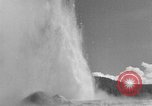 Standbild Old Faithful Geysir Wyoming United States USA, 1936, aus Sekunde 25 historischem Filmmaterial Videoclip 65675050289