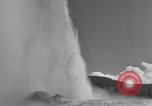 Standbild Old Faithful Geysir Wyoming United States USA, 1936, aus Sekunde 26 historischem Filmmaterial Videoclip 65675050289