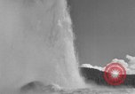 Standbild Old Faithful Geysir Wyoming United States USA, 1936, aus Sekunde 27 historischem Filmmaterial Videoclip 65675050289