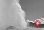 Standbild Old Faithful Geysir Wyoming United States USA, 1936, aus Sekunde 28 historischem Filmmaterial Videoclip 65675050289