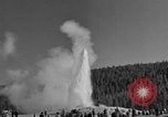 Standbild Old Faithful Geysir Wyoming United States USA, 1936, aus Sekunde 49 historischem Filmmaterial Videoclip 65675050289
