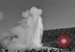 Standbild Old Faithful Geysir Wyoming United States USA, 1936, aus Sekunde 54 historischem Filmmaterial Videoclip 65675050289