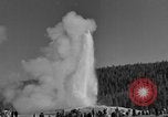 Standbild Old Faithful Geysir Wyoming United States USA, 1936, aus Sekunde 55 historischem Filmmaterial Videoclip 65675050289