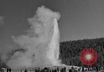 Standbild Old Faithful Geysir Wyoming United States USA, 1936, aus Sekunde 56 historischem Filmmaterial Videoclip 65675050289