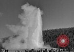 Standbild Old Faithful Geysir Wyoming United States USA, 1936, aus Sekunde 58 historischem Filmmaterial Videoclip 65675050289