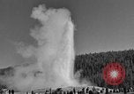Standbild Old Faithful Geysir Wyoming United States USA, 1936, aus Sekunde 60 historischem Filmmaterial Videoclip 65675050289