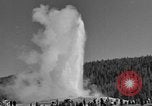 Standbild Old Faithful Geysir Wyoming United States USA, 1936, aus Sekunde 61 historischem Filmmaterial Videoclip 65675050289