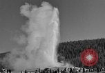 Standbild Old Faithful Geysir Wyoming United States USA, 1936, aus Sekunde 62 historischem Filmmaterial Videoclip 65675050289