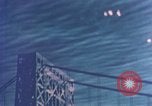 Standbild Brücken United States USA, 1958, aus Sekunde 11 historischem Filmmaterial Videoclip 65675050313