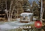 Standbild Holländische Holzschuhe hergestellt Holland Michigan USA, 1942, aus Sekunde 5 historischem Filmmaterial Videoclip 65675050329