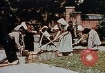 Standbild Holländische Holzschuhe hergestellt Holland Michigan USA, 1942, aus Sekunde 23 historischem Filmmaterial Videoclip 65675050329