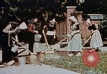 Standbild Holländische Holzschuhe hergestellt Holland Michigan USA, 1942, aus Sekunde 27 historischem Filmmaterial Videoclip 65675050329
