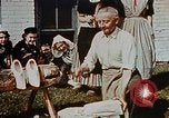 Standbild Holländische Holzschuhe hergestellt Holland Michigan USA, 1942, aus Sekunde 34 historischem Filmmaterial Videoclip 65675050329