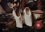 Standbild Holländische Holzschuhe hergestellt Holland Michigan USA, 1942, aus Sekunde 36 historischem Filmmaterial Videoclip 65675050329