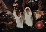Standbild Holländische Holzschuhe hergestellt Holland Michigan USA, 1942, aus Sekunde 38 historischem Filmmaterial Videoclip 65675050329