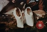 Standbild Holländische Holzschuhe hergestellt Holland Michigan USA, 1942, aus Sekunde 39 historischem Filmmaterial Videoclip 65675050329
