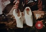 Standbild Holländische Holzschuhe hergestellt Holland Michigan USA, 1942, aus Sekunde 40 historischem Filmmaterial Videoclip 65675050329
