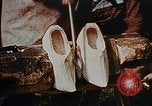 Standbild Holländische Holzschuhe hergestellt Holland Michigan USA, 1942, aus Sekunde 42 historischem Filmmaterial Videoclip 65675050329