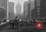 Image Traite une vache à New York New York City USA, 1929, de la seconde 16 séquences d'archives historiques vidéo 65675050358