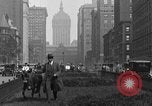 Image Traite une vache à New York New York City USA, 1929, de la seconde 17 séquences d'archives historiques vidéo 65675050358