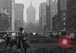 Image Traite une vache à New York New York City USA, 1929, de la seconde 18 séquences d'archives historiques vidéo 65675050358