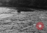 Standbild Fang den Fisch Hund Washington State United States USA, 1929, aus Sekunde 16 historischem Filmmaterial Videoclip 65675050359