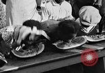 Standbild Wassermelone essen Wettbewerb Oakland California USA, 1929, aus Sekunde 32 historischem Filmmaterial Videoclip 65675050360