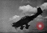Standbild Deutsche Stuka dive Bomber Dünkirchen/Frankreich, 1942, aus Sekunde 26 historischem Filmmaterial Videoclip 65675050367
