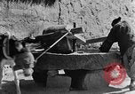 Standbild Dorf Schleifstein China, 1938, aus Sekunde 23 historischem Filmmaterial Videoclip 65675050387