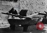 Standbild Dorf Schleifstein China, 1938, aus Sekunde 26 historischem Filmmaterial Videoclip 65675050387