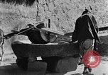 Standbild Dorf Schleifstein China, 1938, aus Sekunde 29 historischem Filmmaterial Videoclip 65675050387