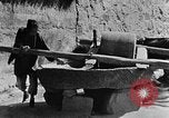 Standbild Dorf Schleifstein China, 1938, aus Sekunde 34 historischem Filmmaterial Videoclip 65675050387
