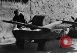 Standbild Dorf Schleifstein China, 1938, aus Sekunde 41 historischem Filmmaterial Videoclip 65675050387