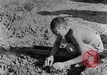 Standbild Backstein Machen China, 1938, aus Sekunde 16 historischem Filmmaterial Videoclip 65675050389