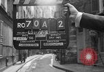 Standbild backstreet Alley Paris Frankreich, 1956, aus Sekunde 4 historischem Filmmaterial Videoclip 65675050427