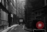 Standbild backstreet Alley Paris Frankreich, 1956, aus Sekunde 40 historischem Filmmaterial Videoclip 65675050427