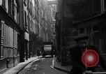 Standbild backstreet Alley Paris Frankreich, 1956, aus Sekunde 41 historischem Filmmaterial Videoclip 65675050427