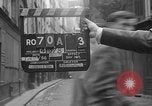 Standbild backstreet Alley Paris Frankreich, 1956, aus Sekunde 42 historischem Filmmaterial Videoclip 65675050427