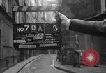 Standbild backstreet Alley Paris Frankreich, 1956, aus Sekunde 45 historischem Filmmaterial Videoclip 65675050427
