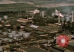 Image de la distillation du pétrole brut United States USA, 1952, de la seconde 7 séquences d'archives historiques vidéo 65675050497