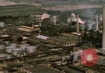 Image de la distillation du pétrole brut United States USA, 1952, de la seconde 8 séquences d'archives historiques vidéo 65675050497