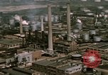 Image de la distillation du pétrole brut United States USA, 1952, de la seconde 16 séquences d'archives historiques vidéo 65675050497