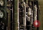 Image de la distillation du pétrole brut United States USA, 1952, de la seconde 25 séquences d'archives historiques vidéo 65675050497