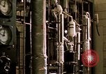 Image de la distillation du pétrole brut United States USA, 1952, de la seconde 26 séquences d'archives historiques vidéo 65675050497