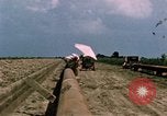 Image des oléoducs United States USA, 1952, de la seconde 10 séquences d'archives historiques vidéo 65675050498