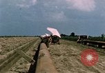 Image des oléoducs United States USA, 1952, de la seconde 12 séquences d'archives historiques vidéo 65675050498