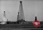 Standbild Bustenari Ölfeld Rumänien, 1926, aus Sekunde 30 historischem Filmmaterial Videoclip 65675050505