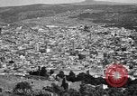 Image Medjillah champs pétrolifères Tliouanet Algérie, 1926, de la seconde 18 séquences d'archives historiques vidéo 65675050511