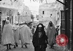 Image Medjillah champs pétrolifères Tliouanet Algérie, 1926, de la seconde 38 séquences d'archives historiques vidéo 65675050511